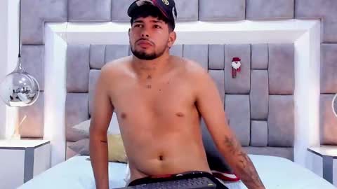 lyam_saenz online show from November 17, 2025, 8:14 pm