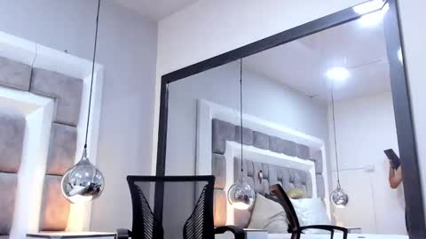 lyam_saenz online show from November 20, 2025, 8:41 pm