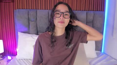 Lyhana Lee online show from October 24, 2025, 12:01 pm