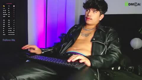 Lyle Bennett Freelance Model online show from September 24, 2025, 2:20 pm