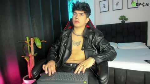 Snapshot of lylebennett_ chatting on May 24, 2026, 1:05 pm Lyle Bennett Freelance Model online show from May 24, 2026, 1:05 pm