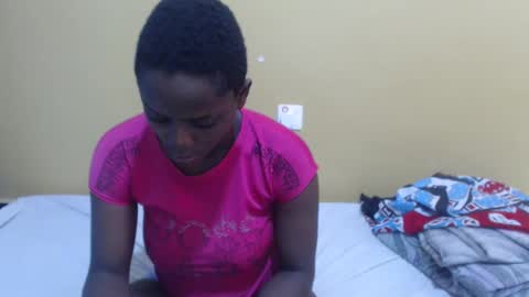 lyn_anna online show from February 25, 2025, 12:03 pm