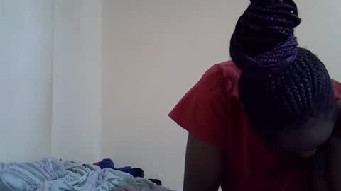 lyn_anna online show from September 17, 2025, 11:56 am