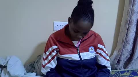 lyn_anna online show from October 13, 2025, 7:58 pm