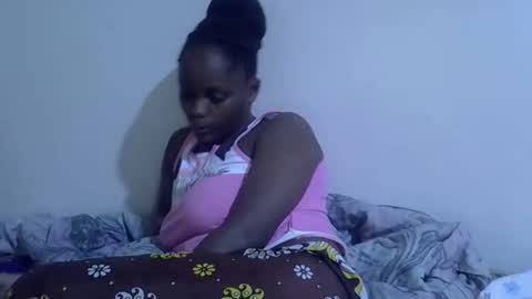 lyn_anna online show from April 21, 2026, 3:35 am