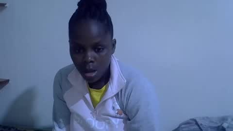 lyn_anna online show from May 16, 2026, 12:29 am