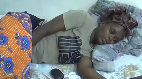 lyn_anna online show from June 1, 2026, 6:09 pm