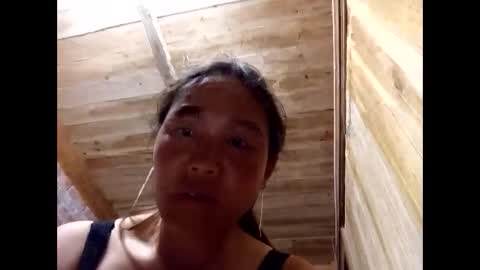 lyn_eva online show from April 23, 2026, 10:14 am