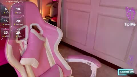 Lyna love online show from November 19, 2025, 11:27 pm