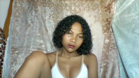 lyndah19 online show from November 27, 2025, 11:23 am