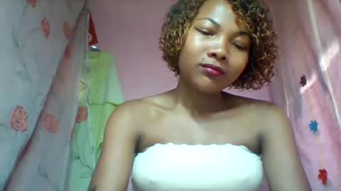 lyndah19 online show from February 6, 2026, 7:34 am