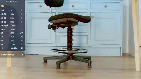 Lynda White online show from April 19, 2026, 8:02 am