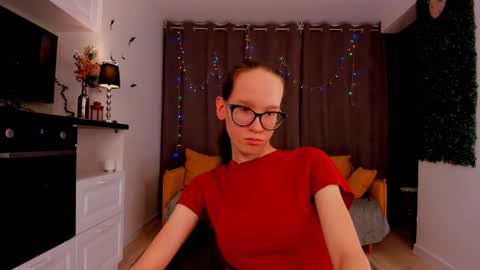 Sara online show from February 2, 2025, 11:00 pm