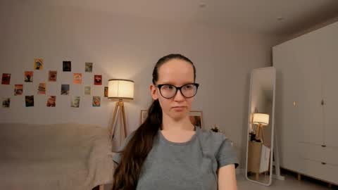 Sara online show from March 10, 2025, 1:23 am