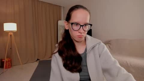 Sara online show from September 24, 2025, 4:21 pm