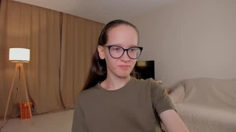 Sara online show from October 8, 2025, 4:15 pm