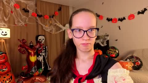 Sara online show from October 31, 2025, 4:08 pm