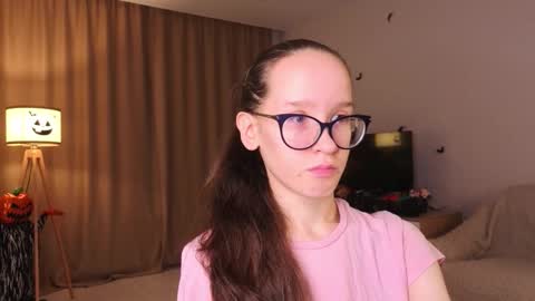 Sara online show from November 9, 2025, 4:05 pm