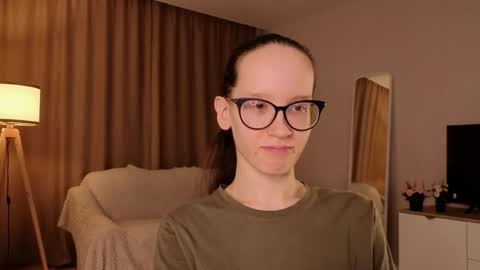 Sara online show from April 16, 2026, 9:39 pm