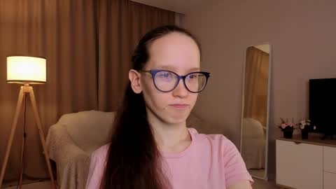 Sara online show from April 19, 2026, 4:06 pm