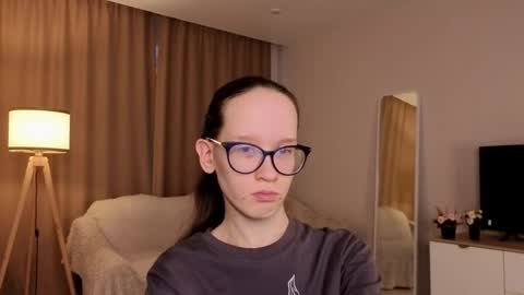 Sara online show from April 21, 2026, 1:42 am