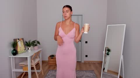  LYNN  online show from September 16, 2025, 6:14 am