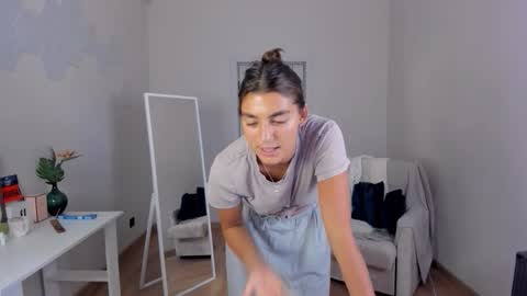  LYNN  online show from November 1, 2025, 7:21 am