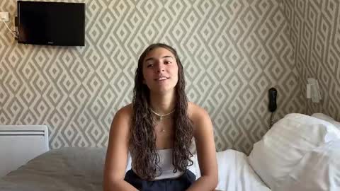  LYNN  online show from April 24, 2026, 7:44 am