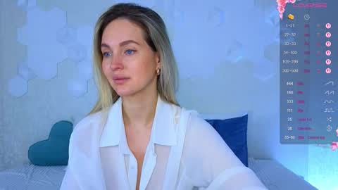 Lana online show from December 1, 2025, 3:44 am