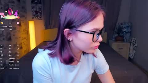 Cozy Lynns room online show from December 1, 2025, 10:42 am