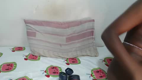 lyenne online show from September 18, 2025, 12:29 pm