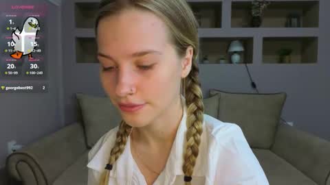 Lynn online show from November 12, 2025, 3:23 pm