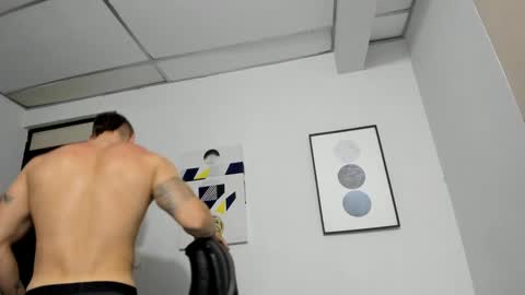 Lyonel online show from March 7, 2025, 6:33 pm