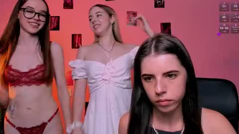 lyra_desire online show from July 17, 2026, 1:18 pm