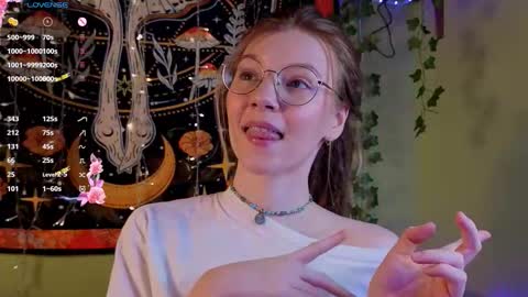 Lyra online show from November 18, 2025, 12:05 am