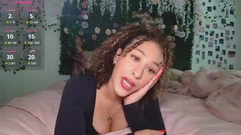 Snapshot of lyracovee chatting on June 17, 2026, 12:35 am Lyra online show from June 17, 2026, 12:35 am