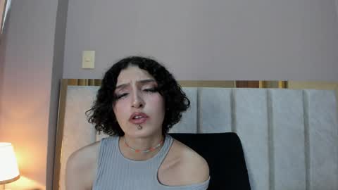 Snapshot of lyravendrell chatting on April 30, 2026, 9:08 pm Lyravendrell online show from April 30, 2026, 9:08 pm