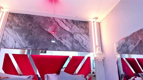 Lysa  online show from April 25, 2026, 1:41 pm