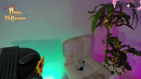 Mila online show from October 9, 2025, 9:35 pm