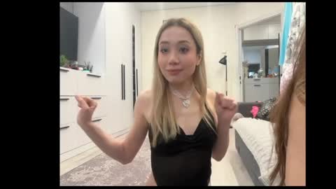 m1umiu online show from April 18, 2026, 2:54 pm