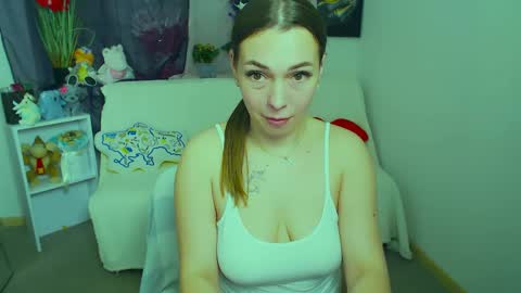 Snapshot of m_vikki chatting on April 25, 2026, 1:41 pm Vikki online show from April 25, 2026, 1:41 pm