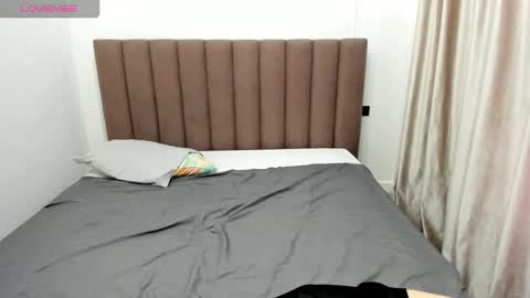 Snapshot of maakimita chatting on December 3, 2025, 7:49 am maakimita online show from December 3, 2025, 7:49 am