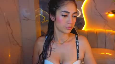 Snapshot of mabell_tx chatting on May 16, 2026, 2:52 am Mabell online show from May 16, 2026, 2:52 am
