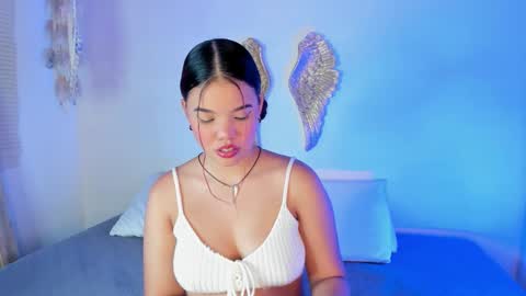 Macarena  online show from October 28, 2025, 9:06 pm