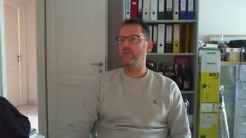 macfly67 online show from November 10, 2025, 12:37 pm