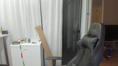 Snapshot of machinegun3dx chatting on April 28, 2026, 8:14 pm Andy online show from April 28, 2026, 8:14 pm