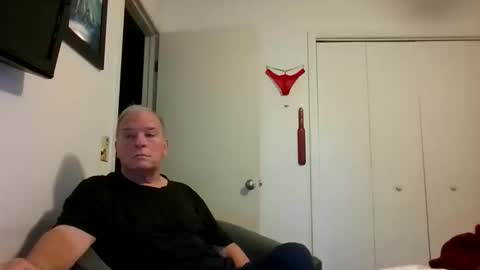 mackdocc001 online show from April 11, 2026, 11:25 am