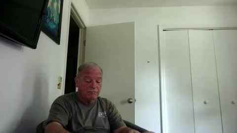 mackdocc001 online show from April 18, 2026, 5:17 pm