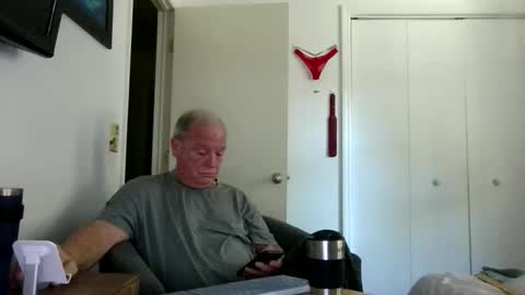 mackdocc001 online show from April 21, 2026, 6:01 pm