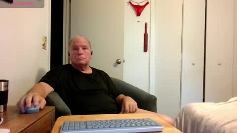 Snapshot of mackdocc001 chatting on April 28, 2026, 2:11 pm mackdocc001 online show from April 28, 2026, 2:11 pm